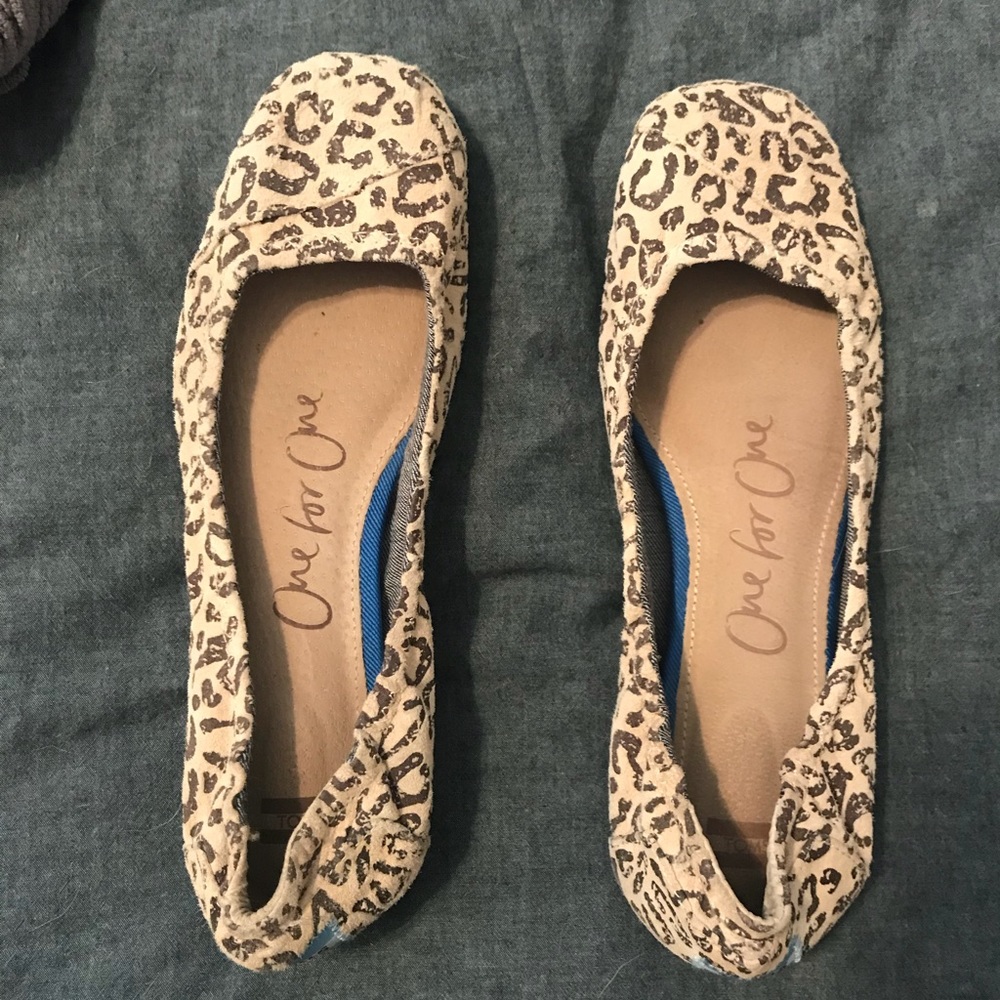 Toms leopard print ballet flats